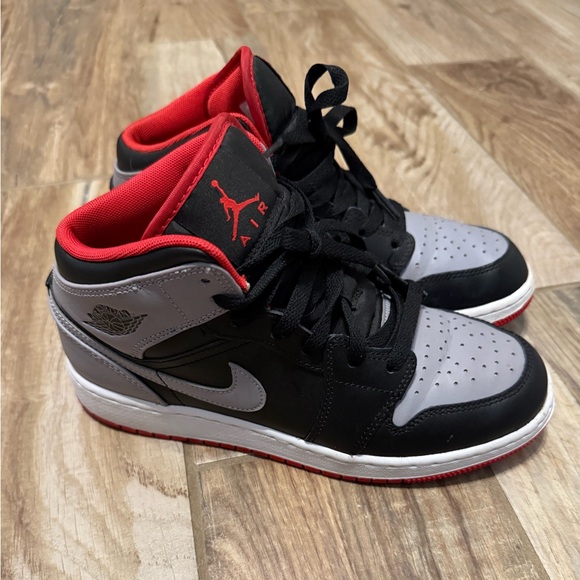Nike Jordan 1 Mid Bred Shadow - Picture 2 of 8